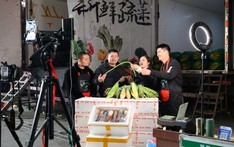 直播帶貨如約至，金籃子、銀籃子，不如裝滿(mǎn)老百姓的“菜籃子”！
